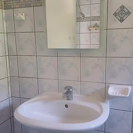 Captain's In Olive Grove