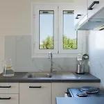 Captain's In Olive Grove Apartment Mousata