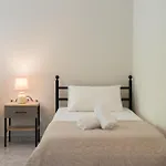 Captain's In Olive Grove Apartment